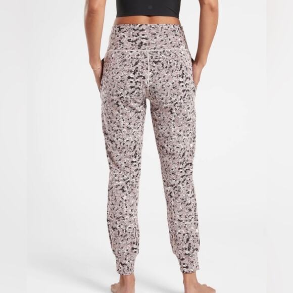 Athleta Salutation Textured Jogger Size S - Picture 2 of 9